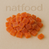 Papaya deshidratada 100 gr 2 Beneficios de la Papaya Deshidratada: Rica en fibra natural, que favorece la digestión. Fuente de vitamina A, C y antioxidantes presentes en la papaya fresca. Aporta energía rápida y natural, perfecta para el día a día. Producto vegetal y sin conservantes artificiales, ideal para dietas vegetarianas o veganas. Textura suave y sabor tropical con un toque dulce, fácil de incorporar en recetas. ¿Para quién es ideal? Personas que buscan snacks dulces pero más naturales que los ultraprocesados. Amantes de la repostería, la cocina tropical o las colaciones saludables. Ideal para niños, estudiantes, deportistas y adultos con antojos dulces conscientes. Usos recomendados: Como colación directa, ideal para llevar al trabajo o a la escuela. En mezclas de frutos secos, granolas, cereales o barritas caseras. Como topping para yogur, helado, postres o incluso en preparaciones agridulces. Presentación: Bolsa con porción seleccionada (ej. 100 g o 200 g, según formato disponible). Trozos suaves, brillantes y sabrosos de papaya con un toque de caramelización. Producto envasado herméticamente para conservar frescura y textura. Compra natural y sabrosa en NatFood Chile: Fruta seleccionada y procesada con altos estándares de calidad. Compra online fácil y con despacho a todo Chile. Ideal para quienes buscan snacks tropicales, sabrosos y más saludables. ¿Dónde comprar papaya deshidratada y caramelizada en Chile? En NatFood Chile encuentras Papaya Deshidratada y Caramelizada, un snack delicioso, colorido y nutritivo para disfrutar en cualquier momento del día. Agrega este toque tropical a tu carrito y transforma tus colaciones con e